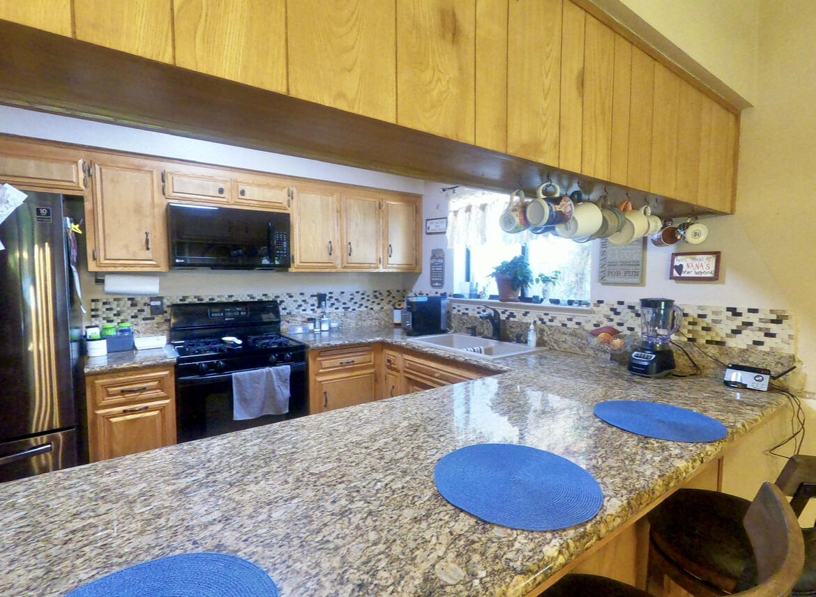 1370 Green Street Tehachapi, CA 93561 - Photo 7 of 19 IMG_4404