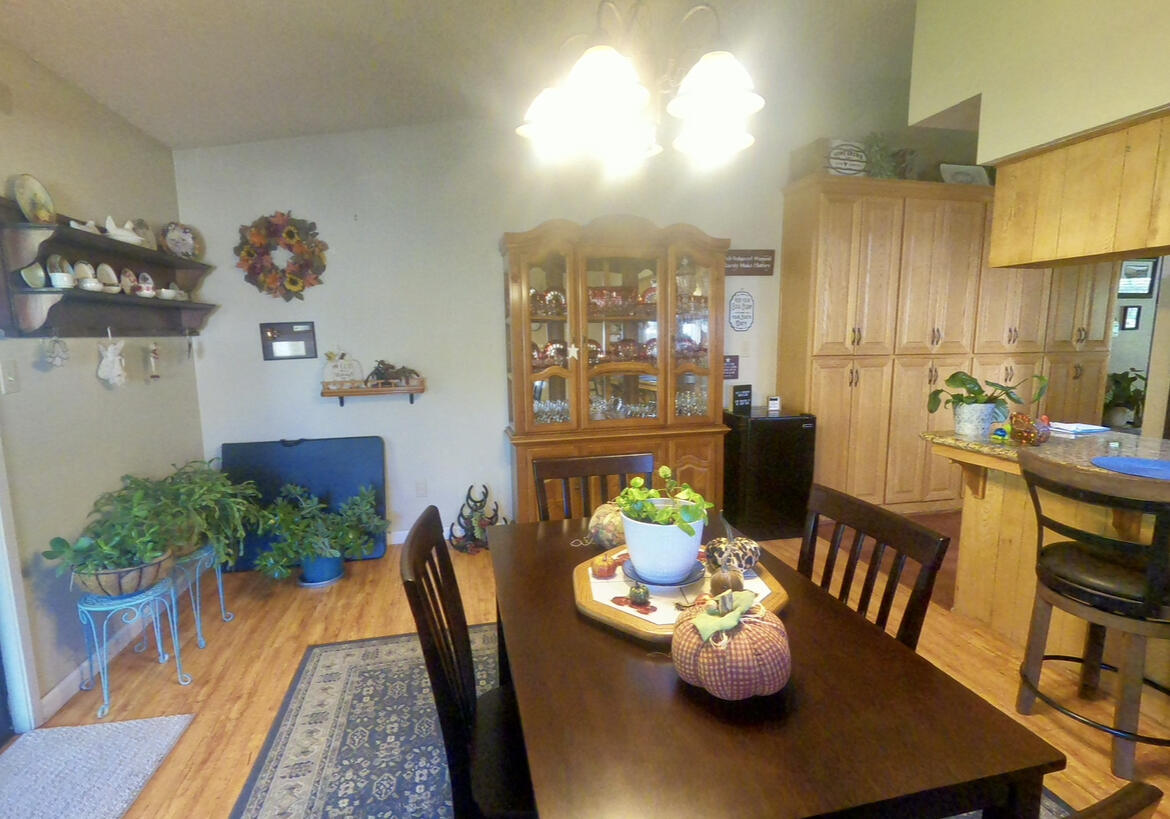 1370 Green Street Tehachapi, CA 93561 - Photo 9 of 19 IMG_4406