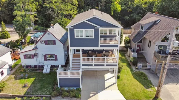 $1,124,000 | 622 Vine Street, St. Joseph, MI 49085