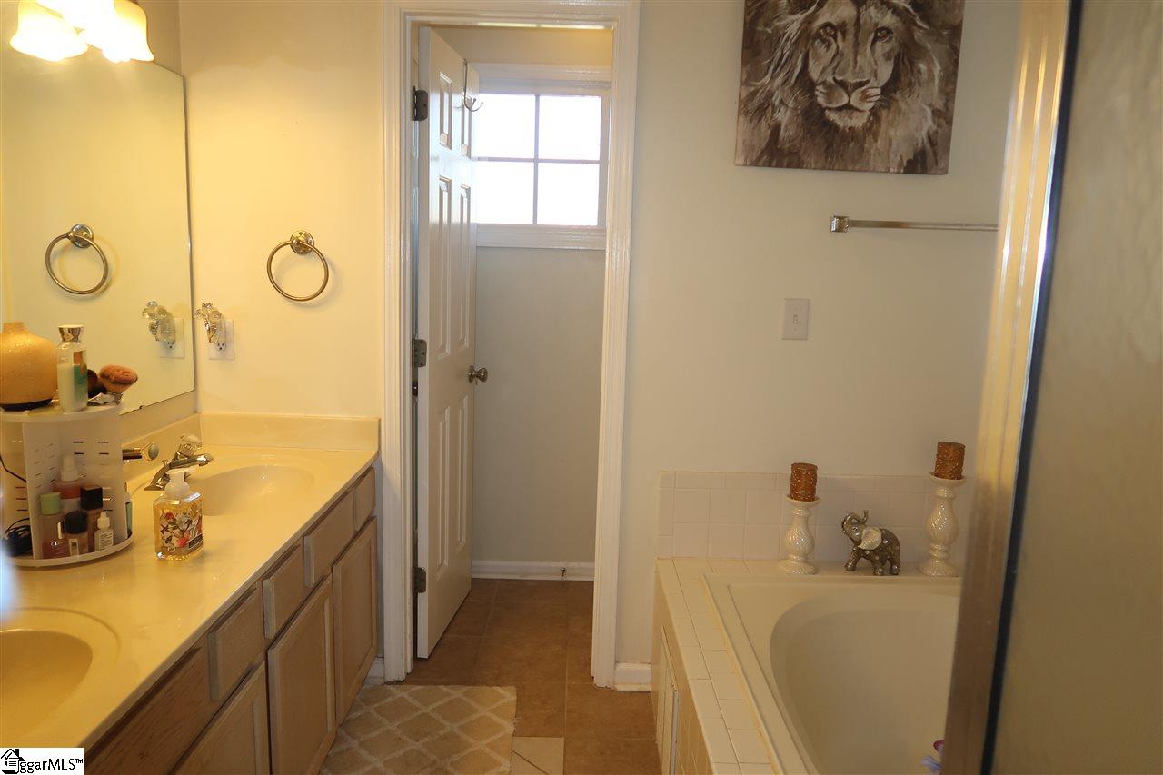 3 Fawn Ridge Way Mauldin, SC 29662 - Photo 9 of 17 Jetted Garden Tub, Walk In Shower and Water Closet