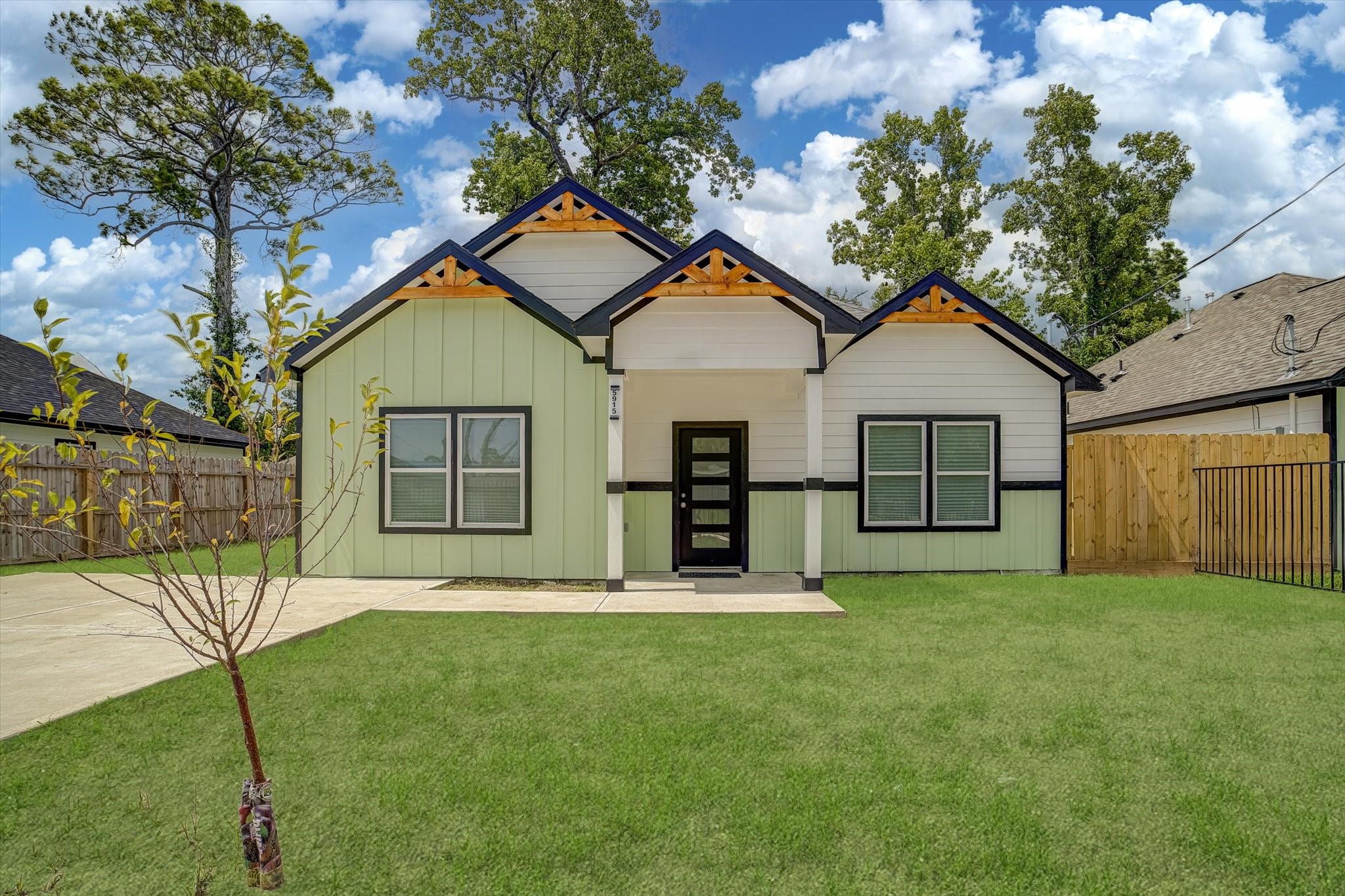 5915 Rietta Street Houston, TX 77016 - Photo 1 of 32 Welcome to 5915 Rietta Street!
