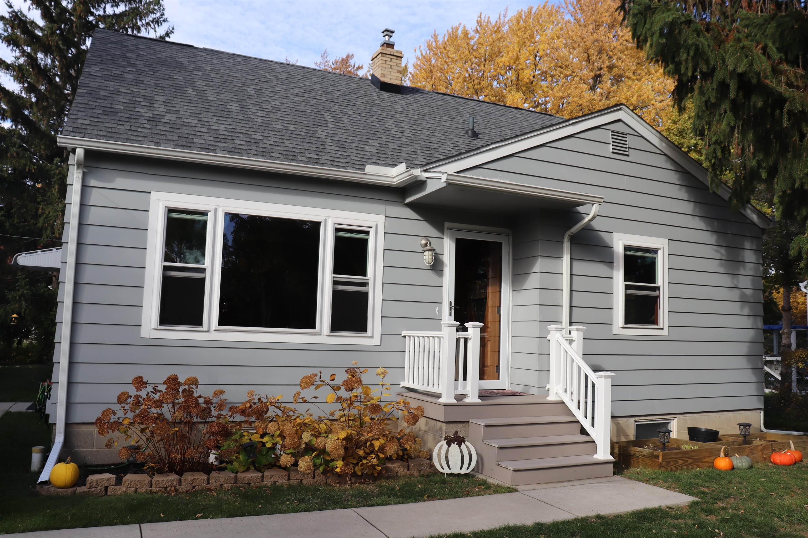 303 Yale Street Bay City, MI 48708 - Photo 2 of 58