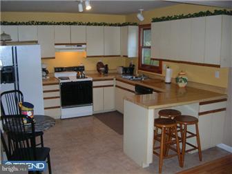 5014 Heather Drive Sinking Spring, PA 19608 - Photo 4 of 12 Kitchen