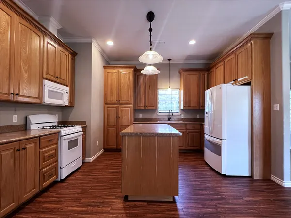 $1,900 | 959 Ida Lane, Brenham, TX 77833