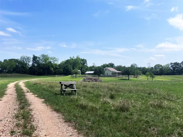 $1,900 | 959 Ida Lane, Brenham, TX 77833