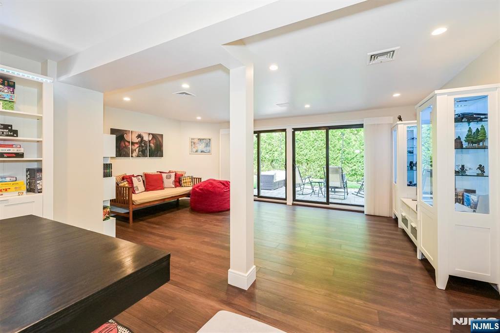 655 Floyd Street Englewood Cliffs, NJ 07632 - Photo 21 of 49