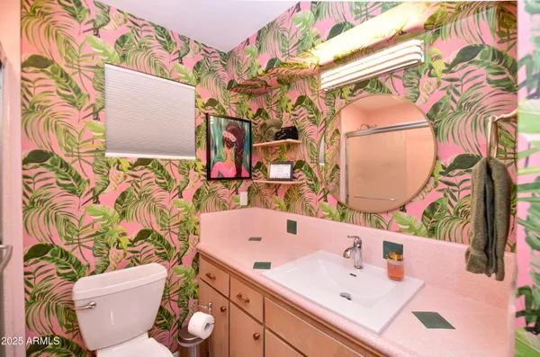 a view of livingroom with furniture