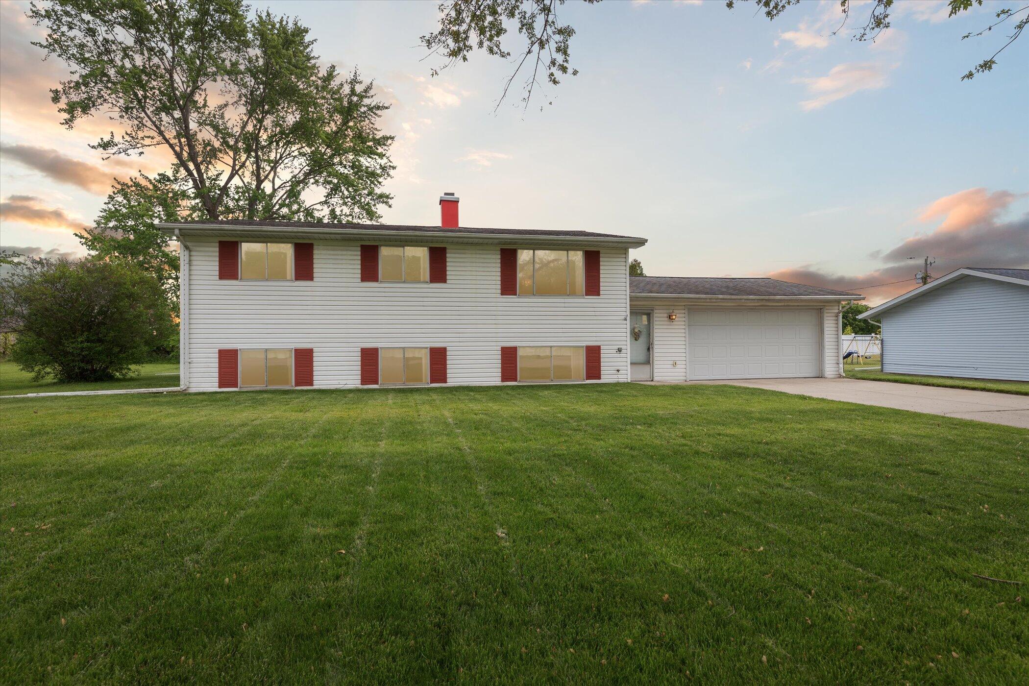 01-530-Manitou-Rd-St-Joseph-MI-49085-Win