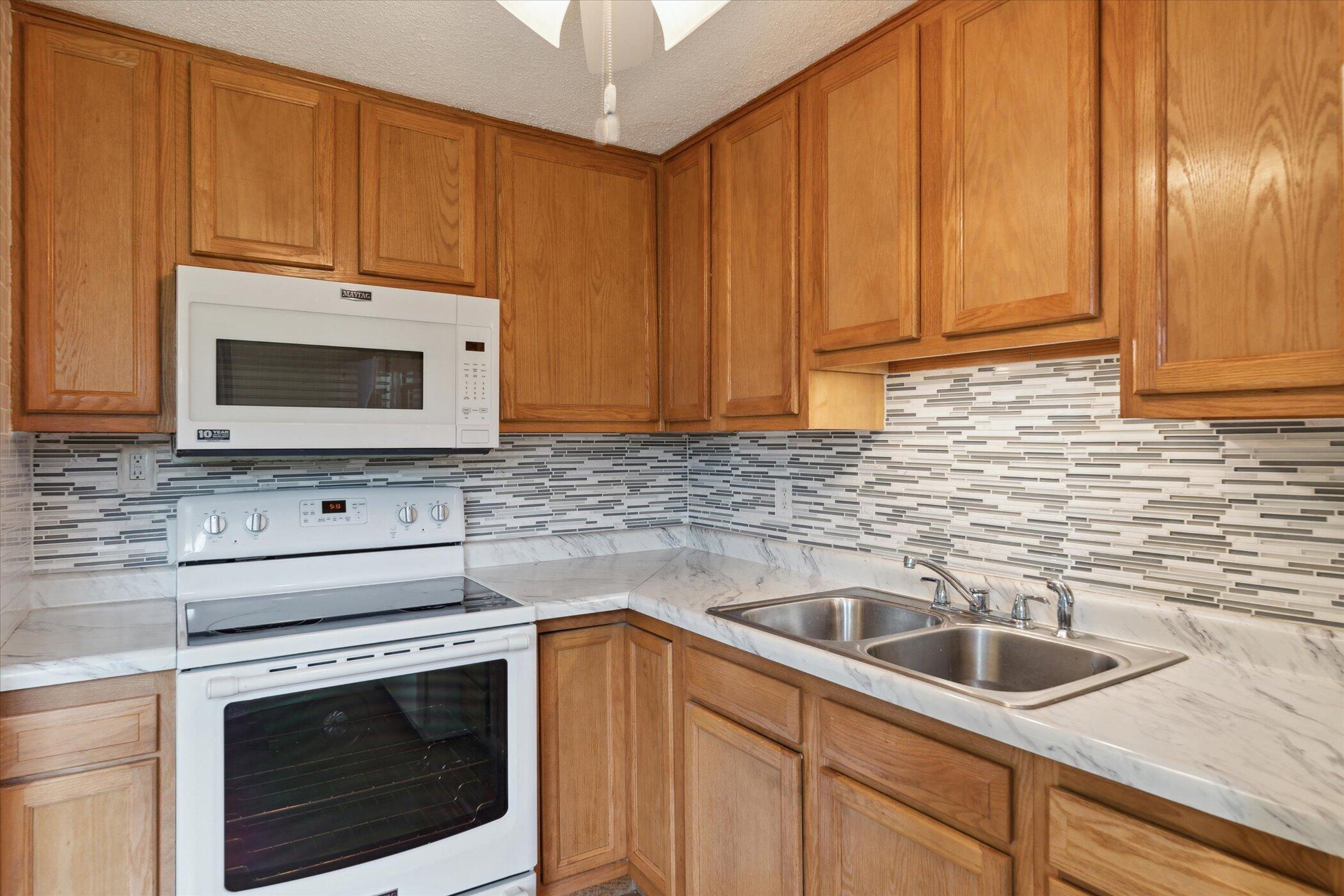 530 Manitou Road St. Joseph, MI 49085 - Photo 14 of 45 16-530-Manitou-Rd-St-Joseph-MI-49085-Win