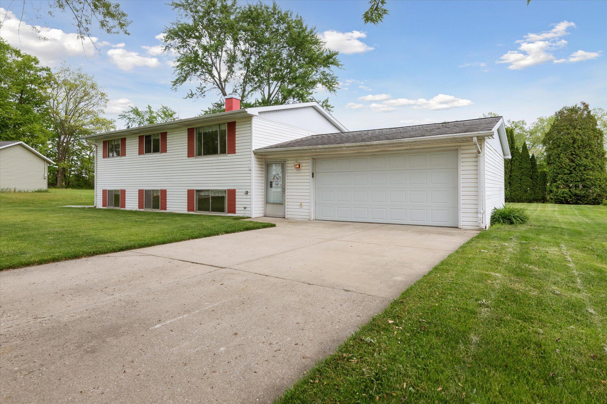 530 Manitou Road St. Joseph, MI 49085 - Photo 3 of 45 05-530-Manitou-Rd-St-Joseph-MI-49085-Win