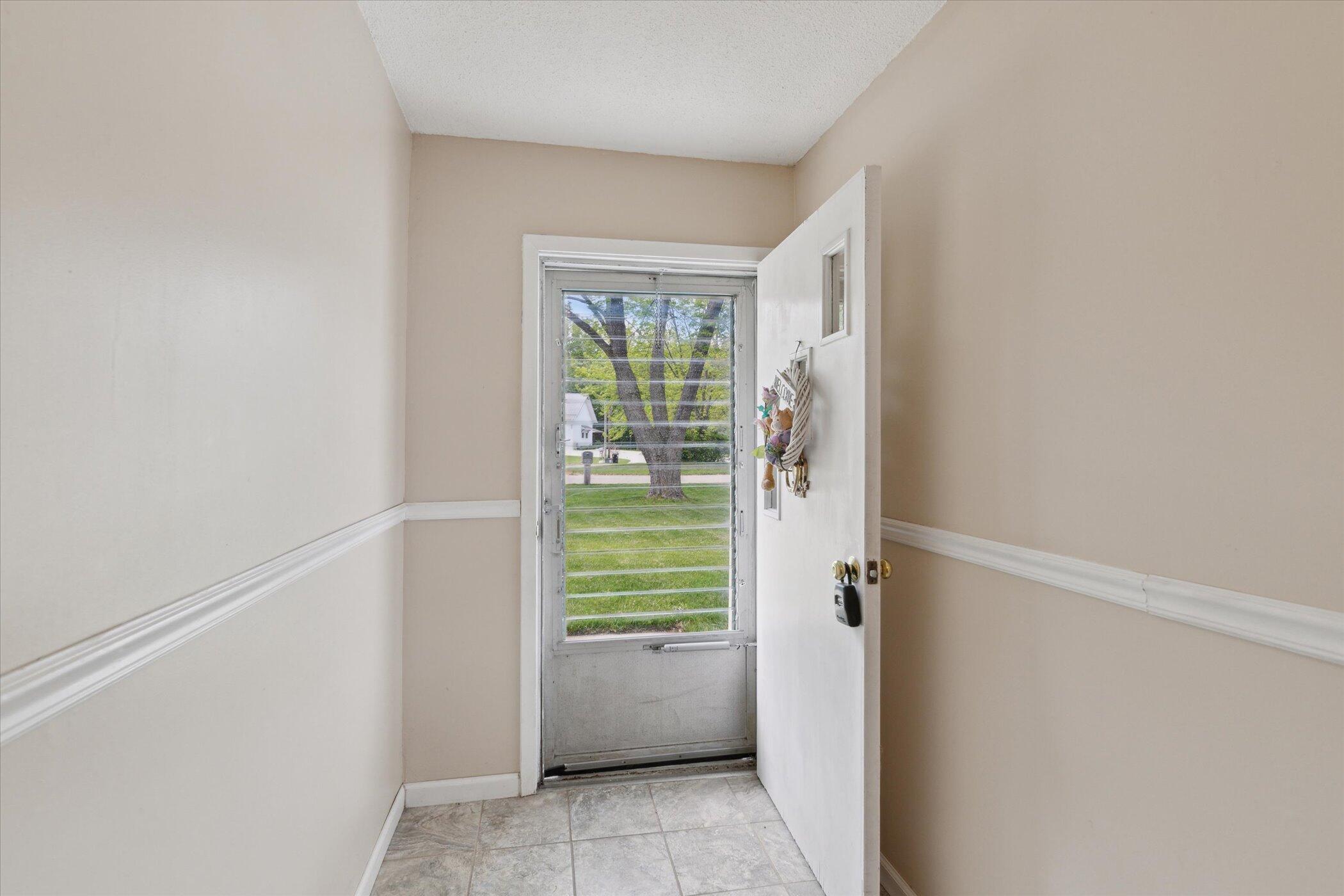 530 Manitou Road St. Joseph, MI 49085 - Photo 5 of 45 07-530-Manitou-Rd-St-Joseph-MI-49085-Win