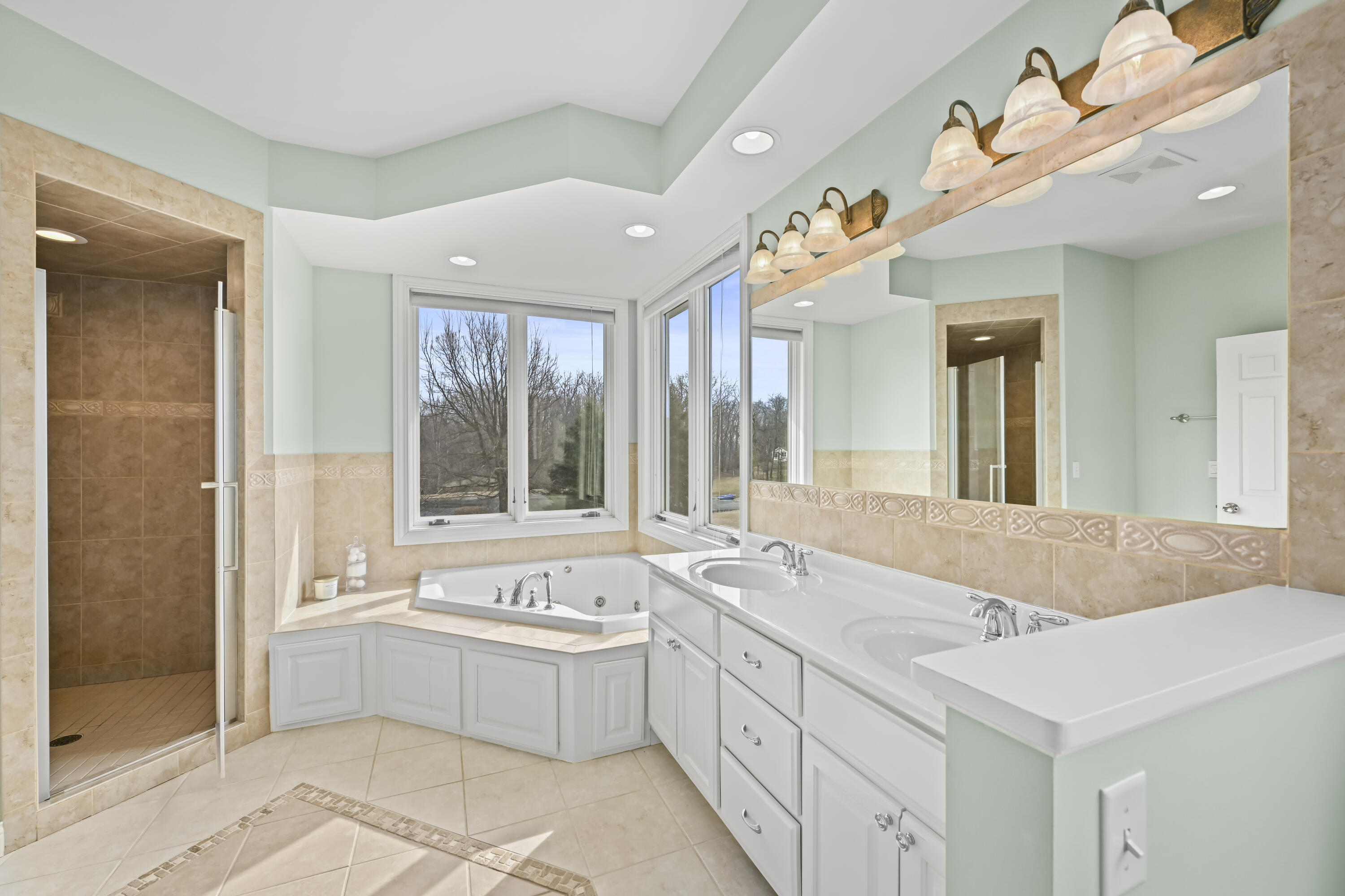 N2568 Snake Road Geneva, WI 53147 - Photo 23 of 62 Primary Bath