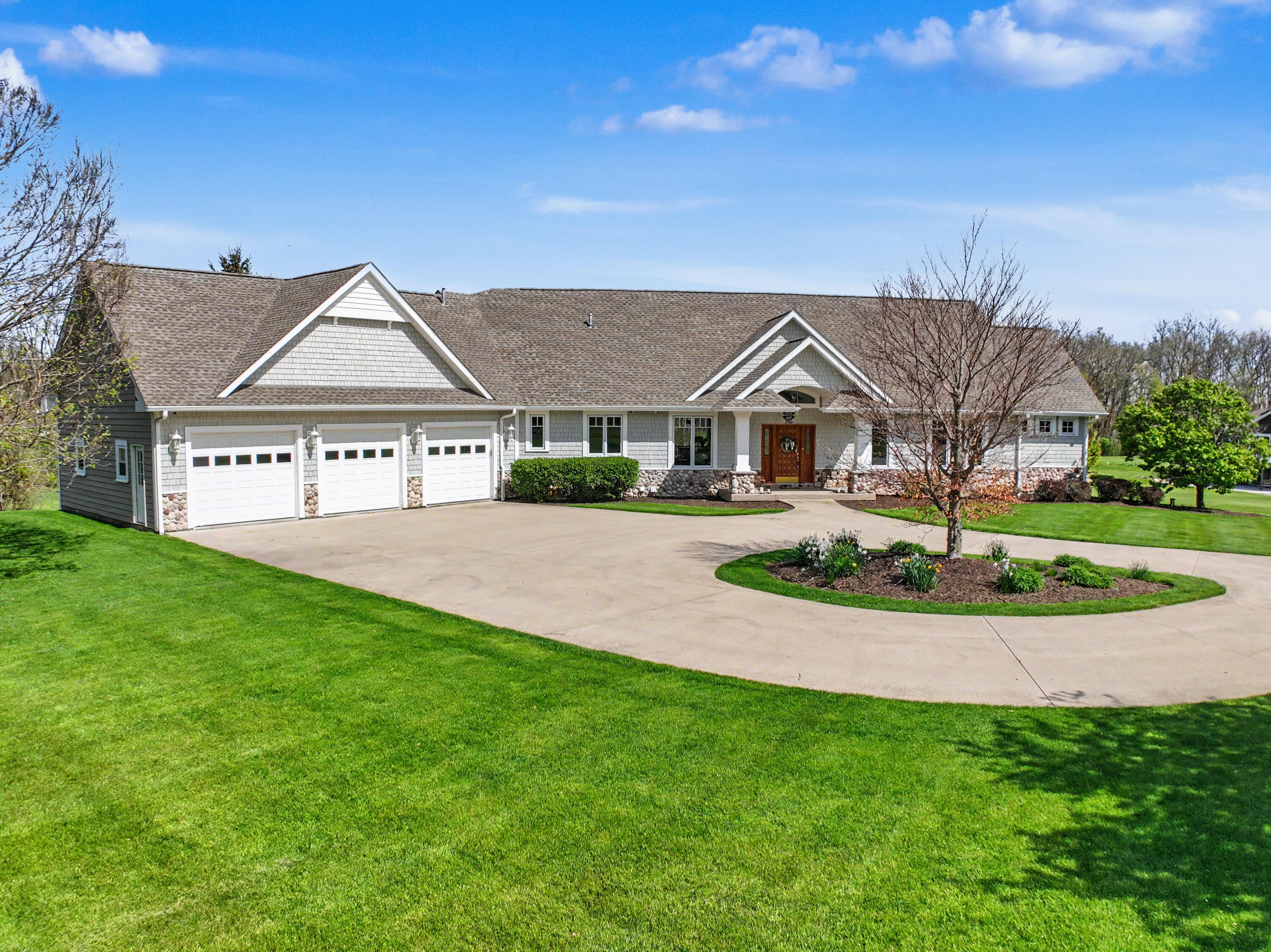 N2568 Snake Road Geneva, WI 53147 - Photo 6 of 62 3 car Plus Garage