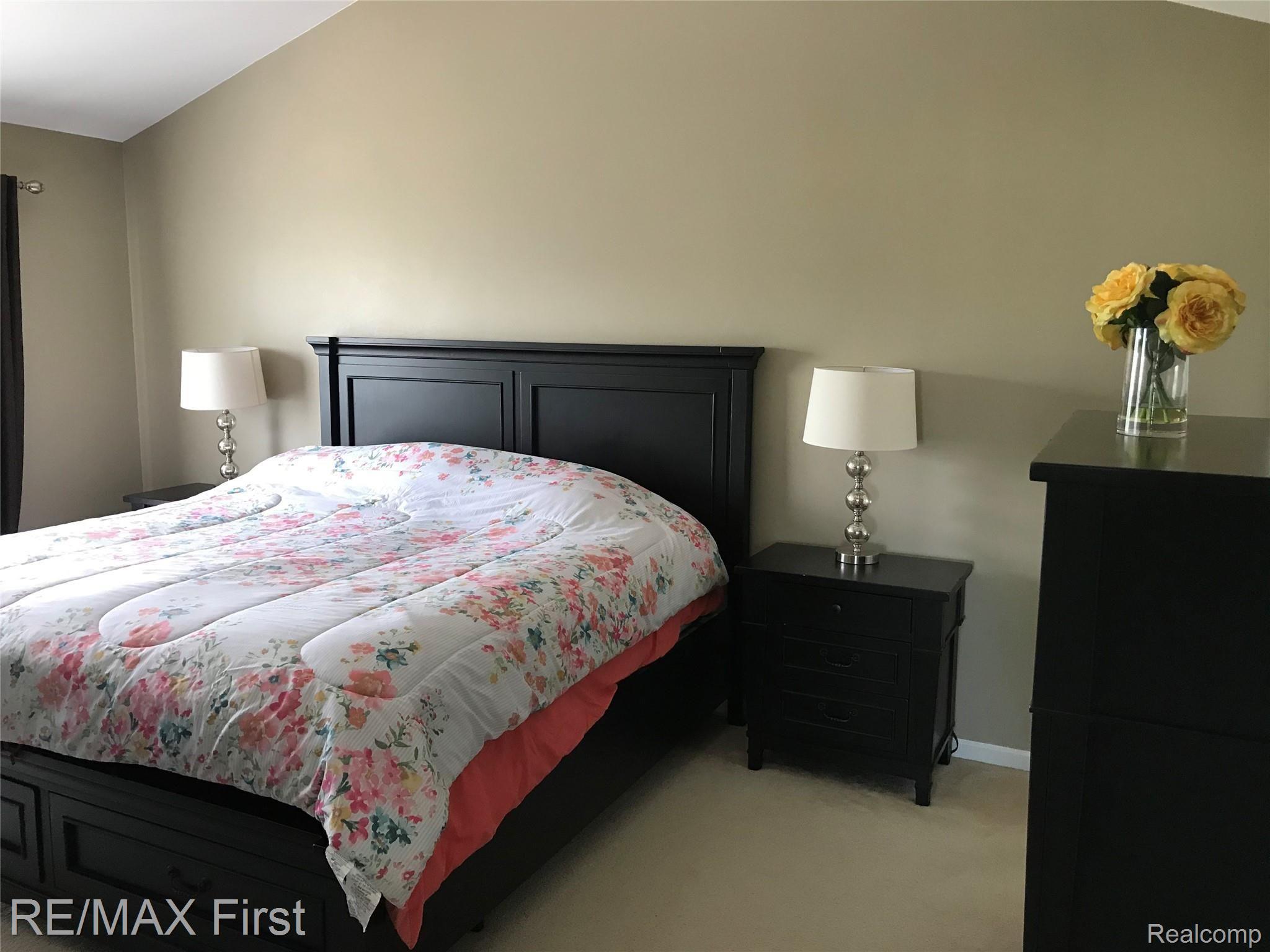 46135 Rhodes Drive Macomb, MI 48044 - Photo 14 of 26 12.jpg