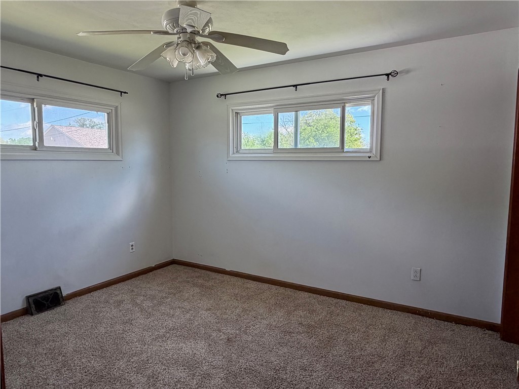 102 West Effingham Avenue Patoka, IL 62875 - Photo 9 of 18