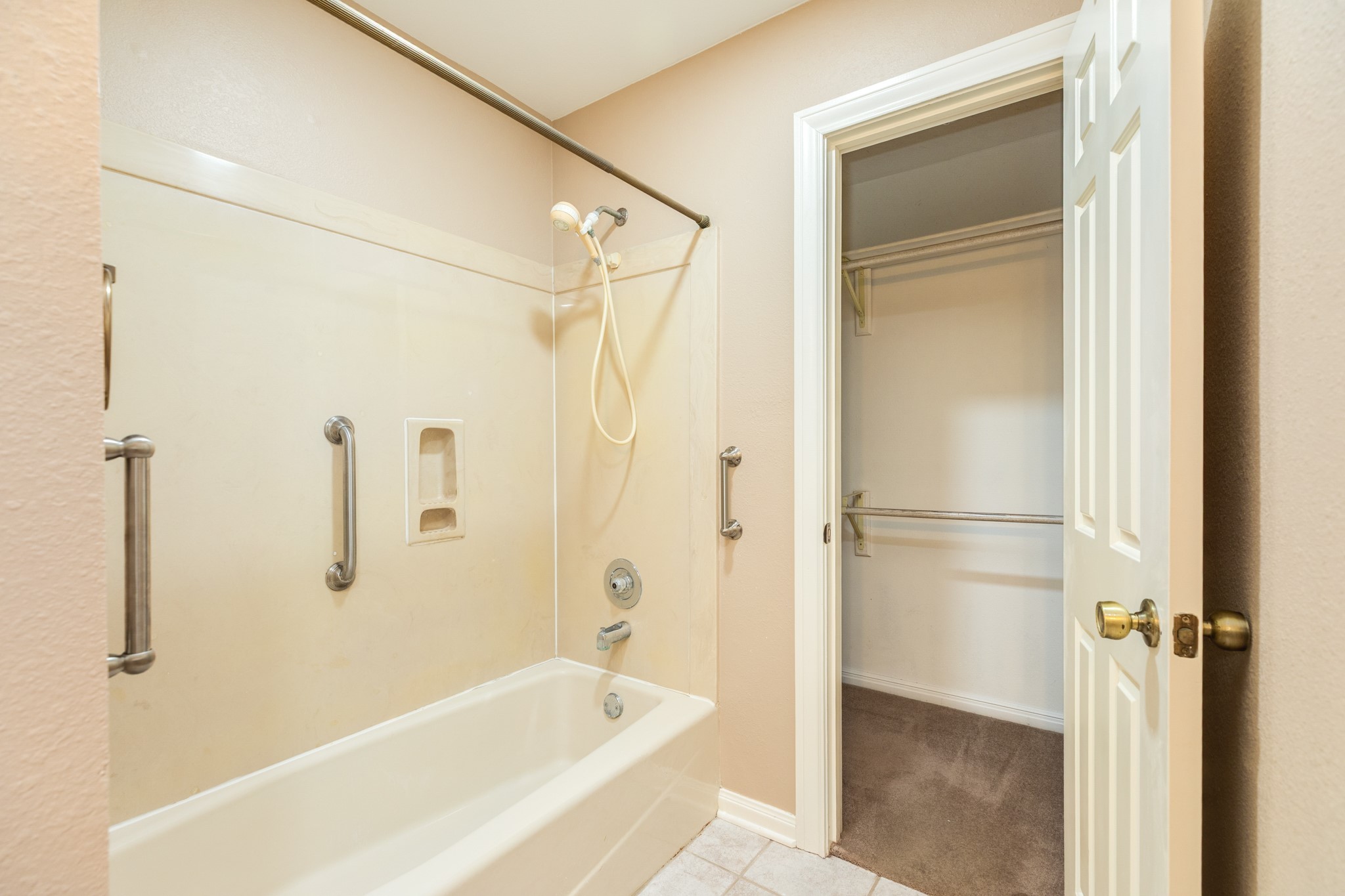 212 Any Way Street Lake Jackson, TX 77566 - Photo 20 of 28 a bathroom with a bathtub and a shower