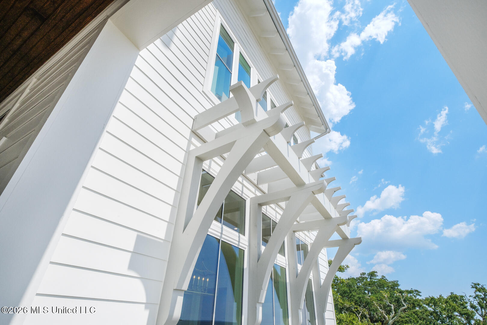 203 St George Avenue Ocean Springs, MS 39564 - Photo 3 of 15 Custom Finishes