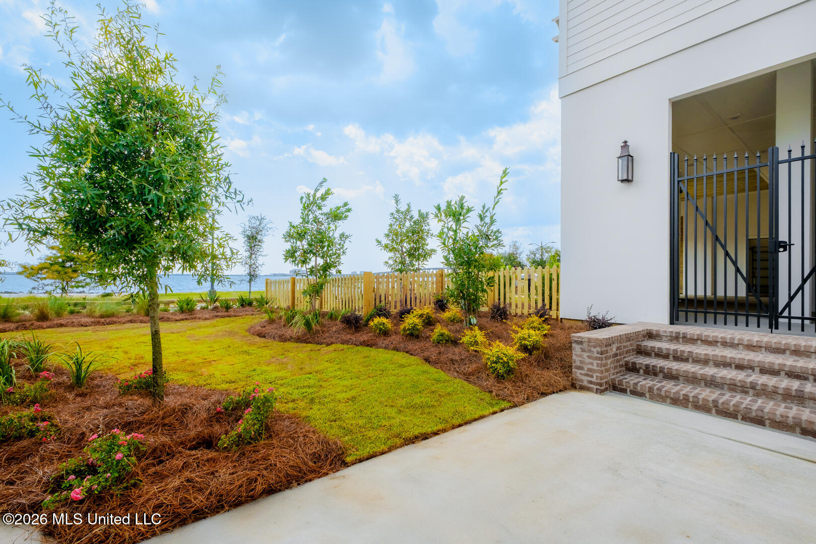 203 St George Avenue Ocean Springs, MS 39564 - Photo 7 of 15 Landscaping