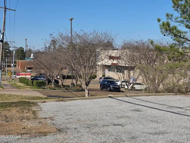 $375,000 | 6956 Old Canton Road, Ridgeland, MS 39157