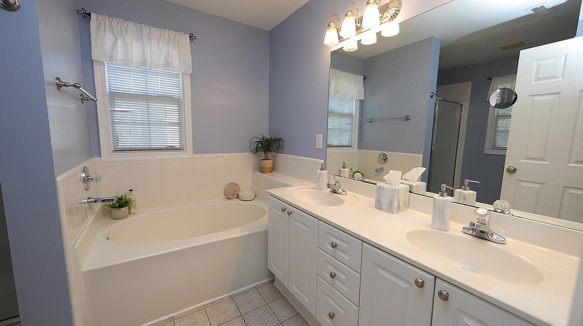 7652 Astoria Place Raleigh, NC 27612 - Photo 16 of 22 Master Bath/Spa