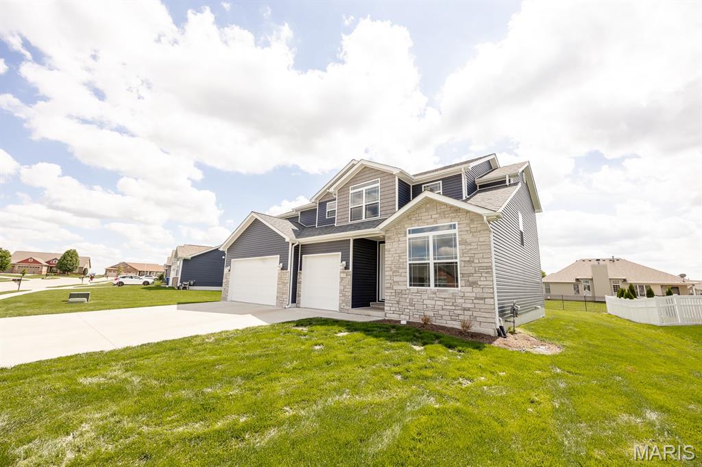 135 Reagan Drive Troy, IL 62294 - Photo 2 of 29