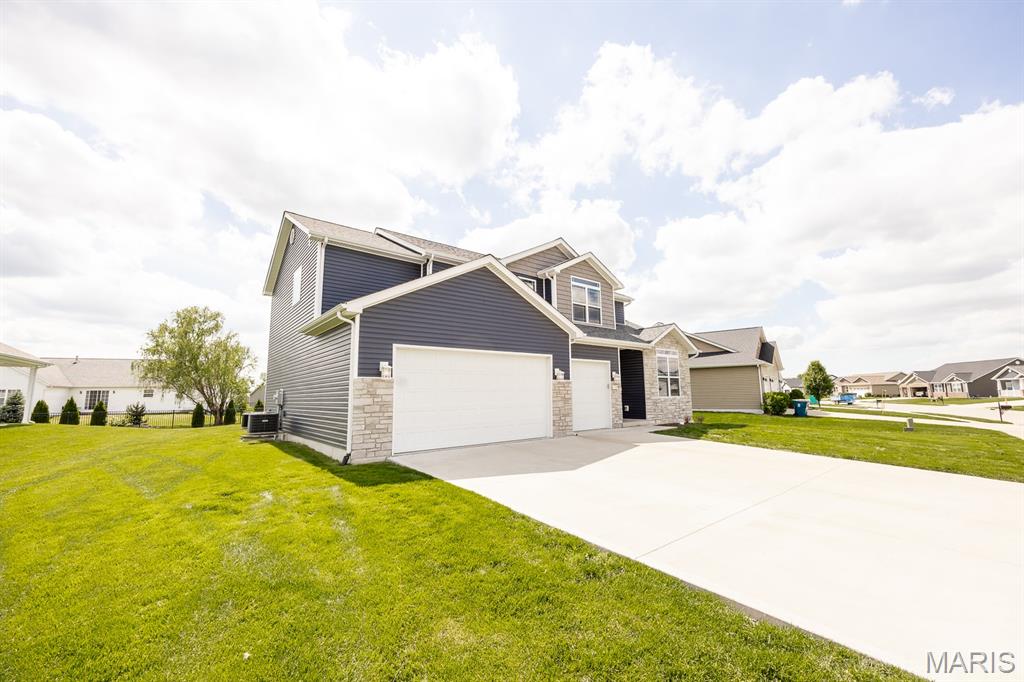 135 Reagan Drive Troy, IL 62294 - Photo 3 of 29