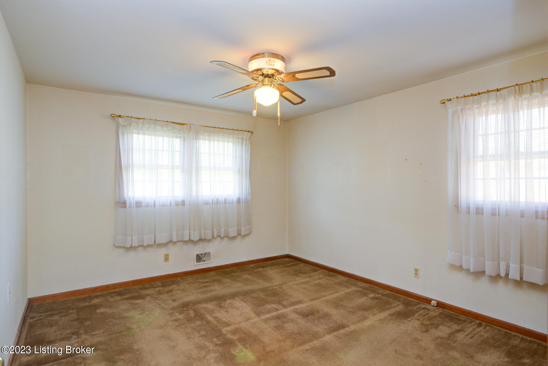 8909 Waltlee Road Louisville, KY 40291 - Photo 15 of 37 GSP-8909_Waltlee_Rd-13