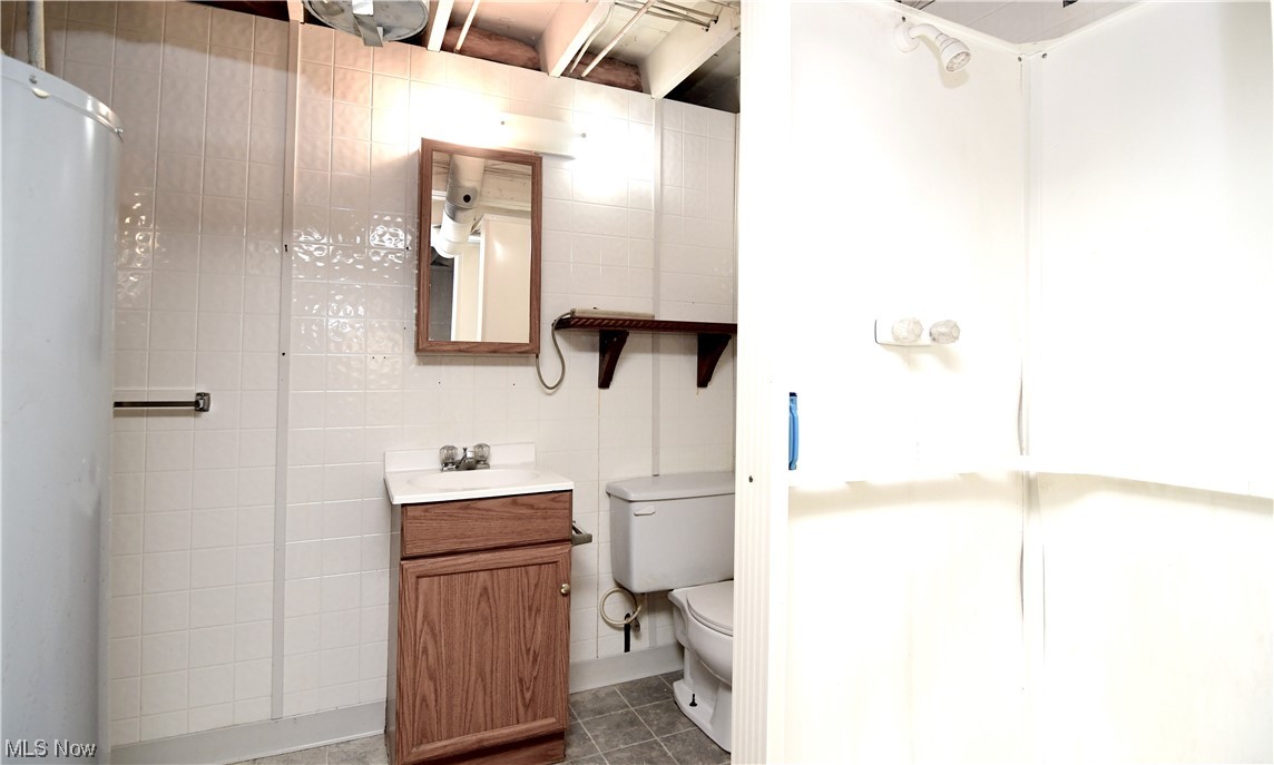 559 Baldwin Road Akron, OH 44312 - Photo 19 of 25 Bathroom