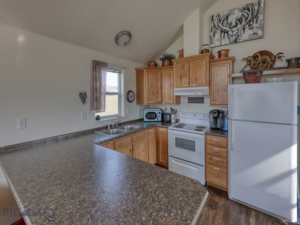 80 Glengarry Road Livingston, MT 59047 - Photo 66 of 79 ADU Kitchen