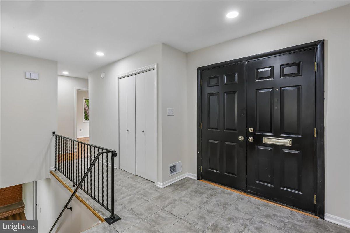 903 Annmore Drive Silver Spring, MD 20902 - Photo 4 of 48 Foyer