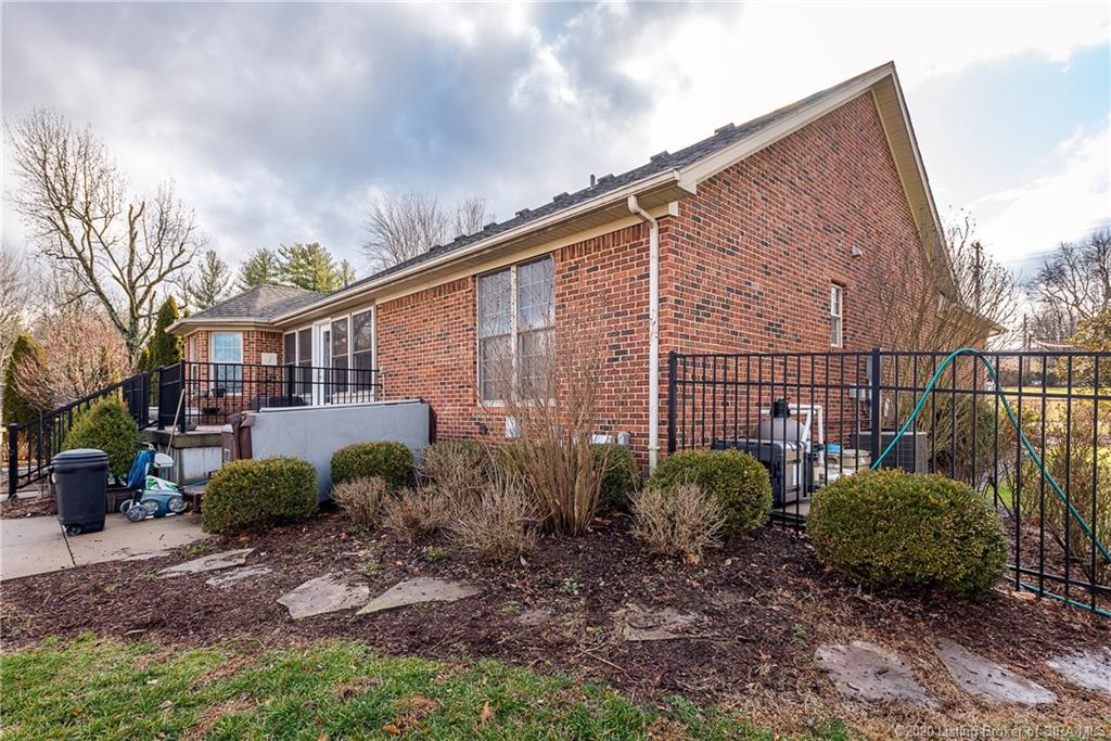 8720 County Line Road Sellersburg, IN 47172 - Photo 44 of 46