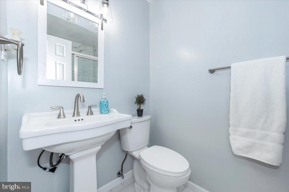 19924 Westerly Avenue Poolesville, MD 20837 - Photo 24 of 80 Primary Bath