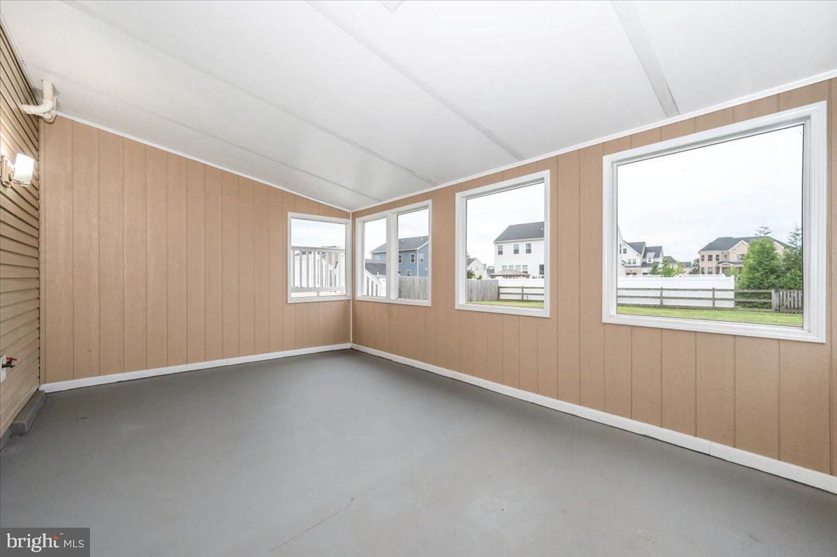 19924 Westerly Avenue Poolesville, MD 20837 - Photo 37 of 80 an empty room with windows