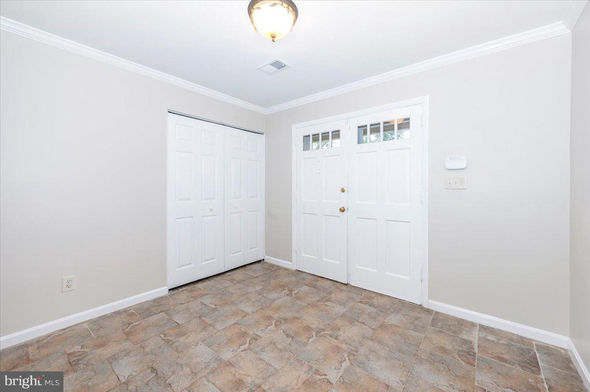 19924 Westerly Avenue Poolesville, MD 20837 - Photo 4 of 80 Gracious Entry Foyer