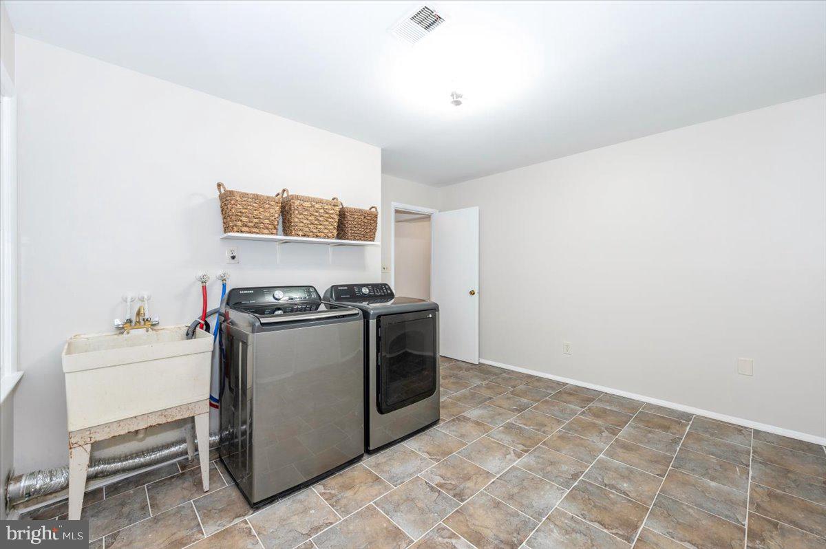 19924 Westerly Avenue Poolesville, MD 20837 - Photo 43 of 80 a kitchen with a stove and a microwave