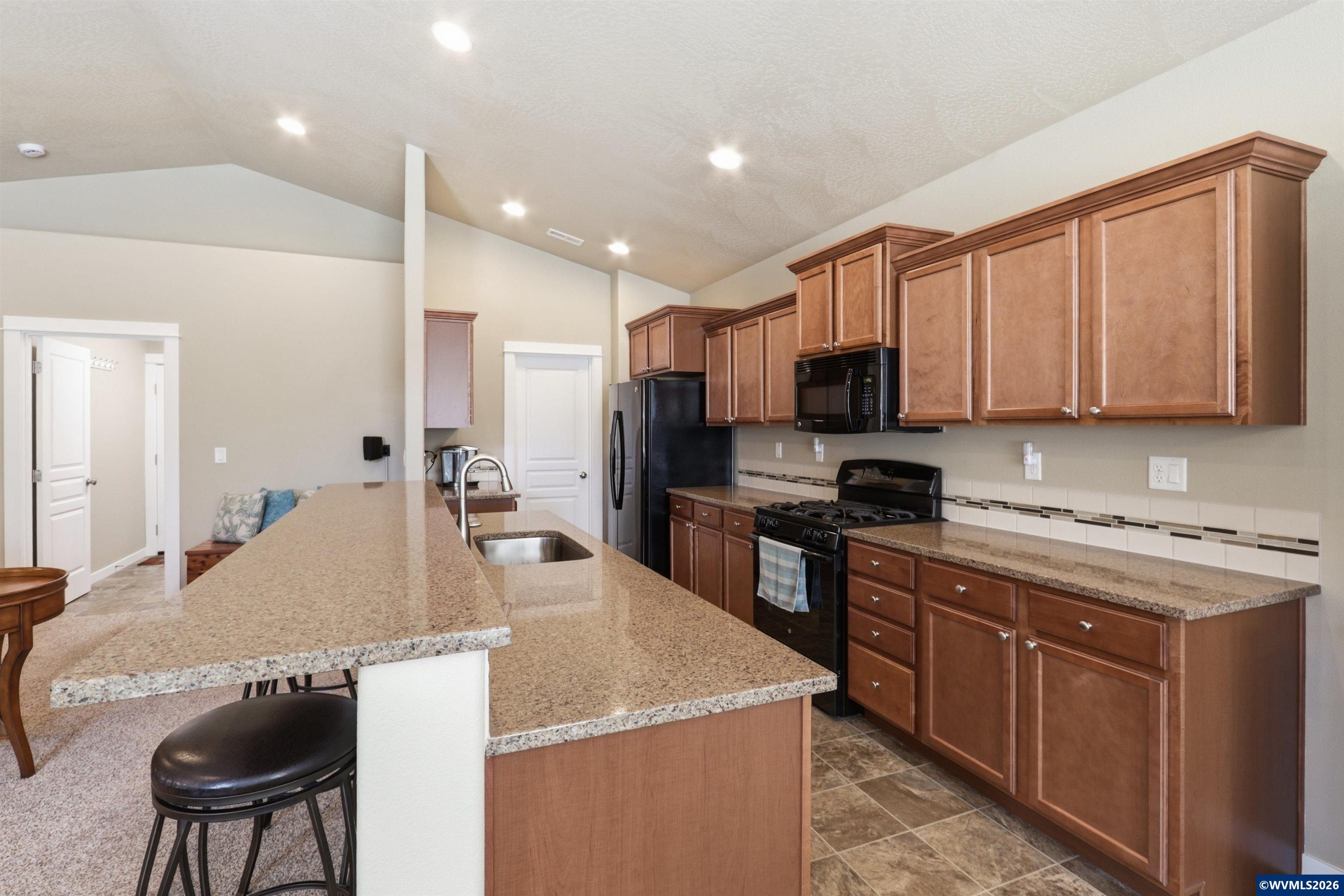 2663 Northwest Red Oak Street Albany, OR 97321 - Photo 10 of 31