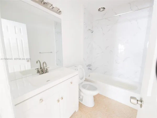 $1,650 | 1590 Northeast 127th Street, Unit 206, North Miami, FL 33161