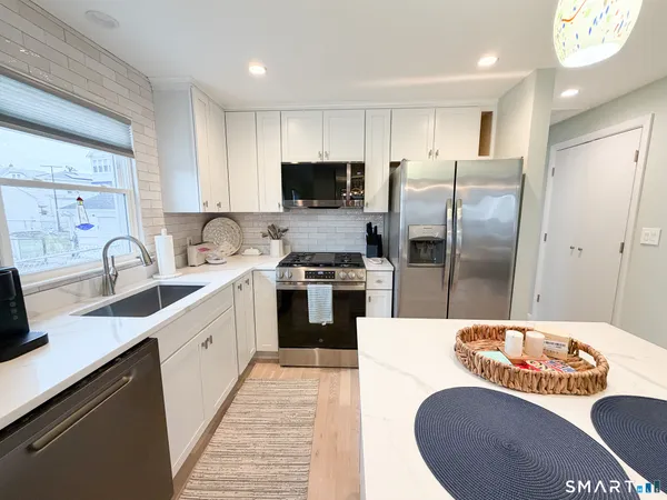 $3,000 | 945 East Broadway, Milford, CT 06460