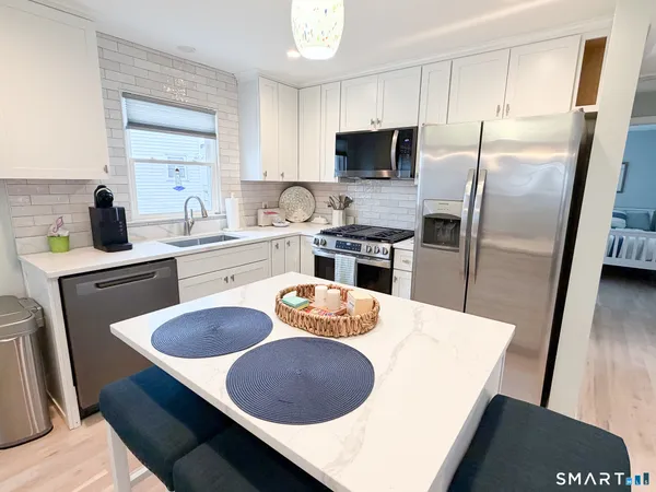 $3,000 | 945 East Broadway, Milford, CT 06460