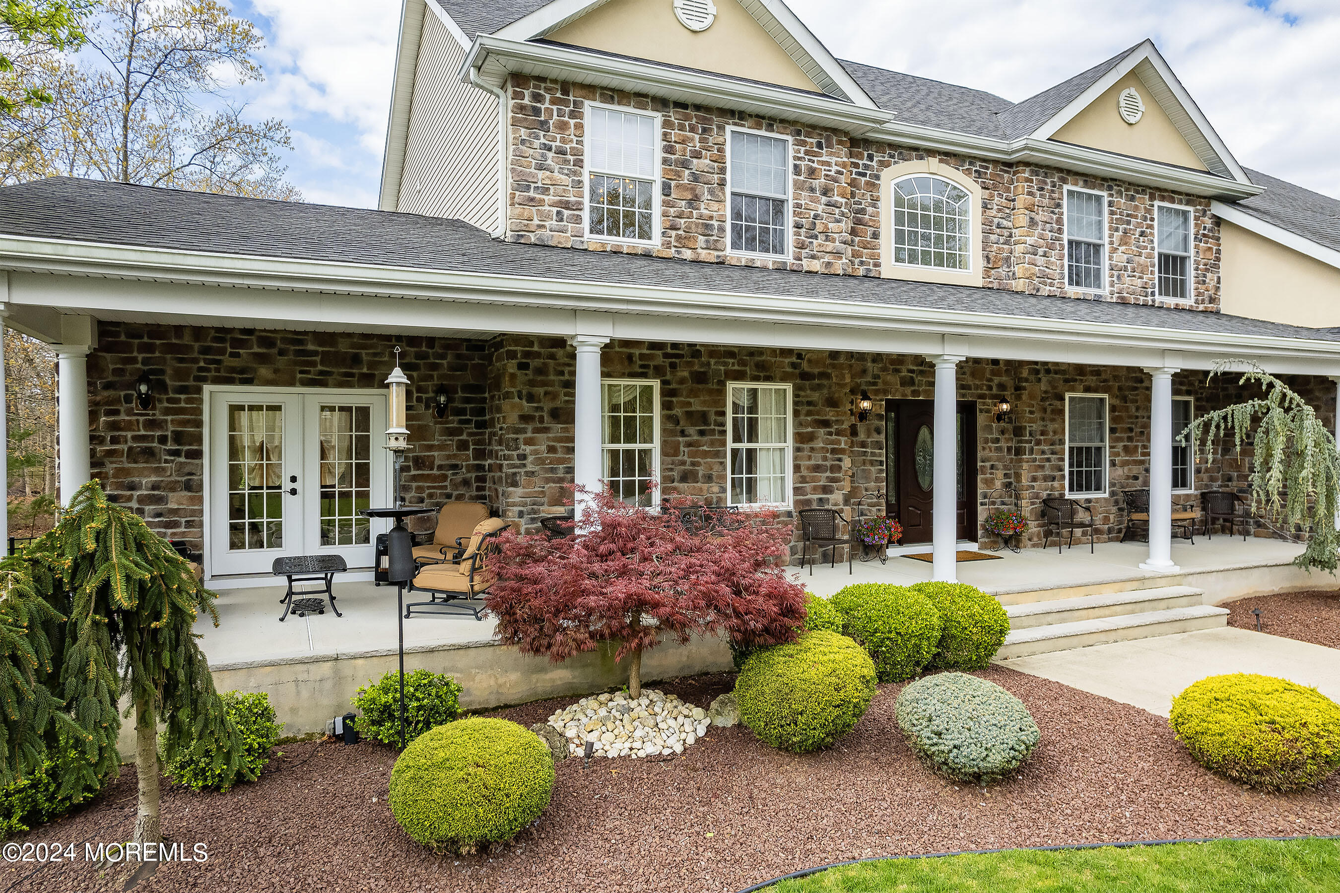 15 Summers Drive Jackson, NJ 08527 - Photo 4 of 83 07-Front Porch 4