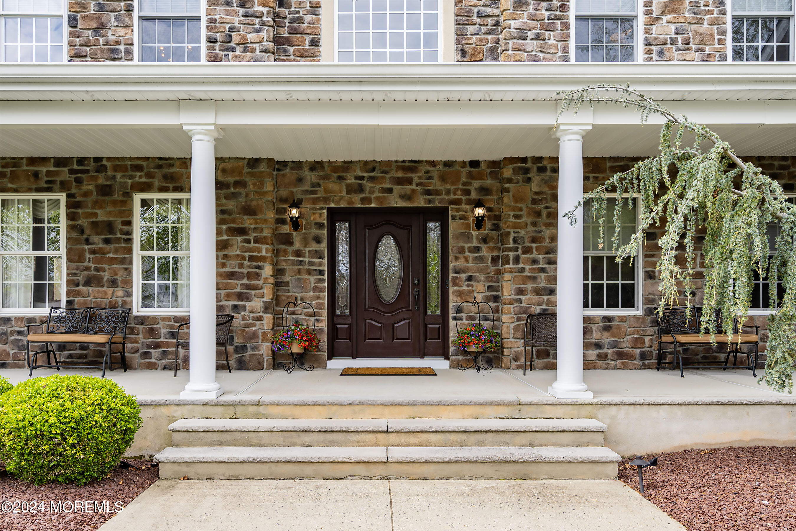 15 Summers Drive Jackson, NJ 08527 - Photo 6 of 83 a front view of a building with a garden