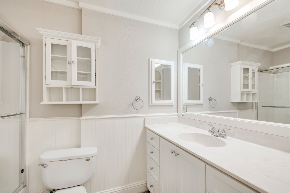 5602 Roosevelt Avenue Austin, TX 78756 - Photo 18 of 22 a bathroom with a sink and a toilet