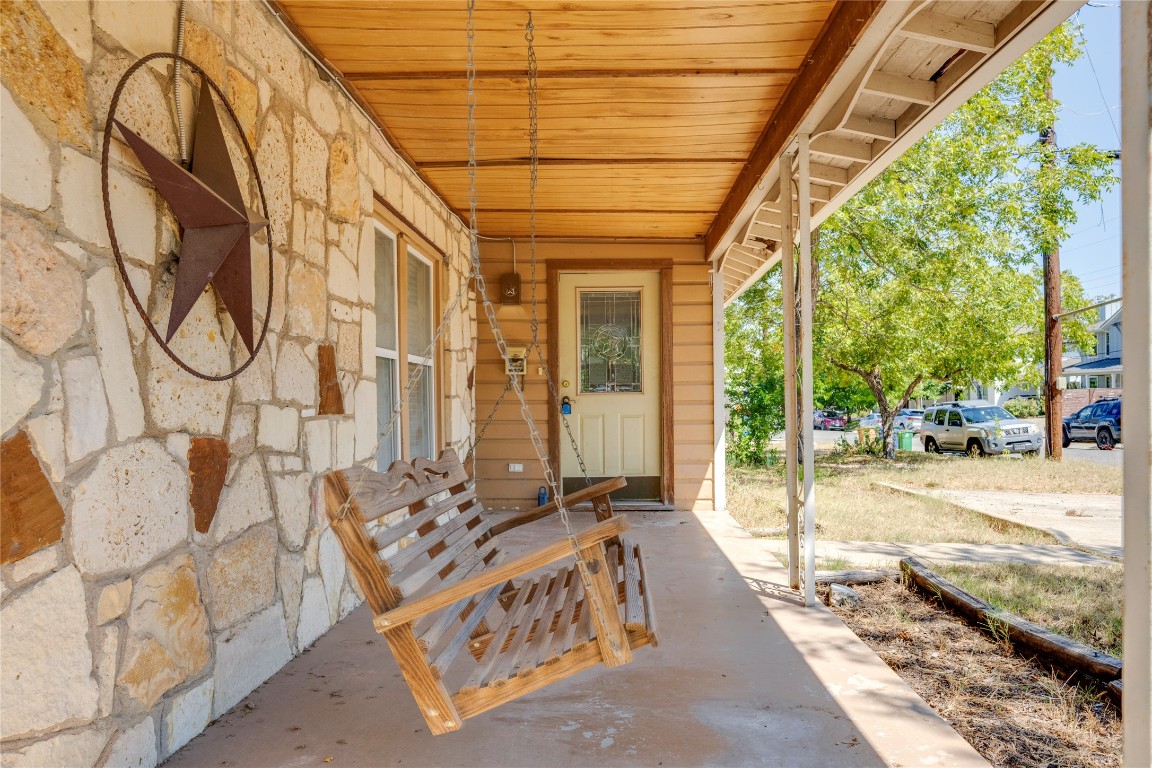 5602 Roosevelt Avenue Austin, TX 78756 - Photo 22 of 22 a spacious bathroom with a tub and shower