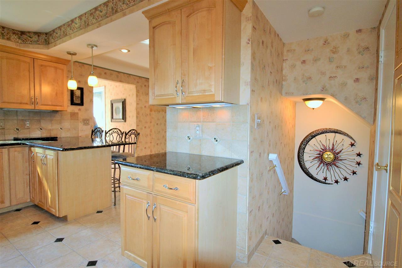 316 Stephens Road Grosse Pointe, MI 48236 - Photo 14 of 59 50021598-13.JPG