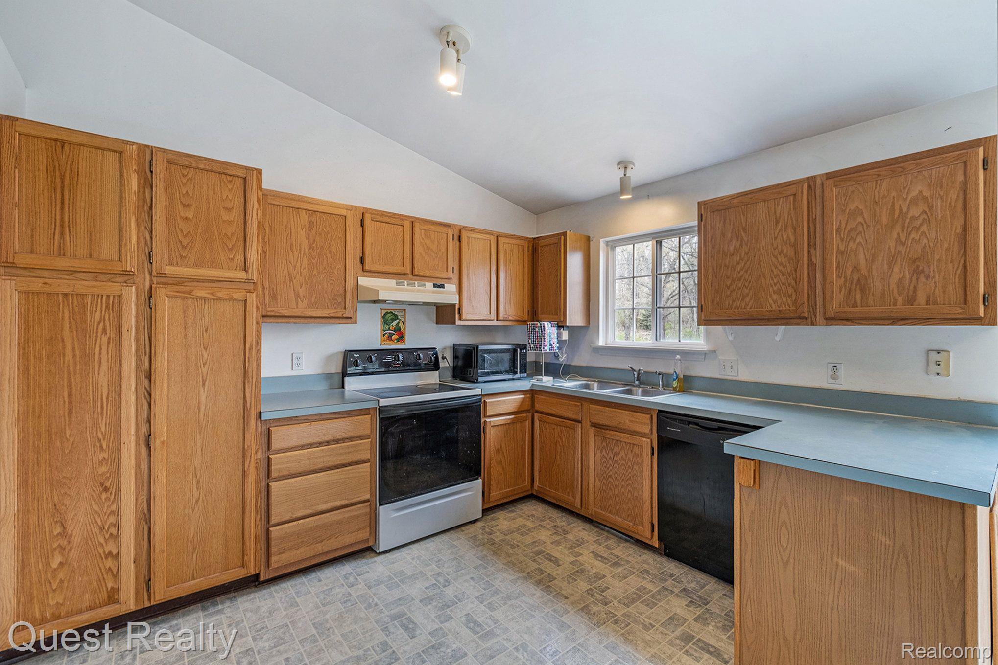 16154 Falk Road Holly, MI 48442 - Photo 9 of 29 Gallery Image 9