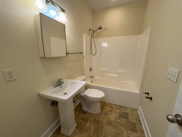 $3,000 | 1846-3 Belle Vue Way, Unit 3, Tallahassee, FL 32304