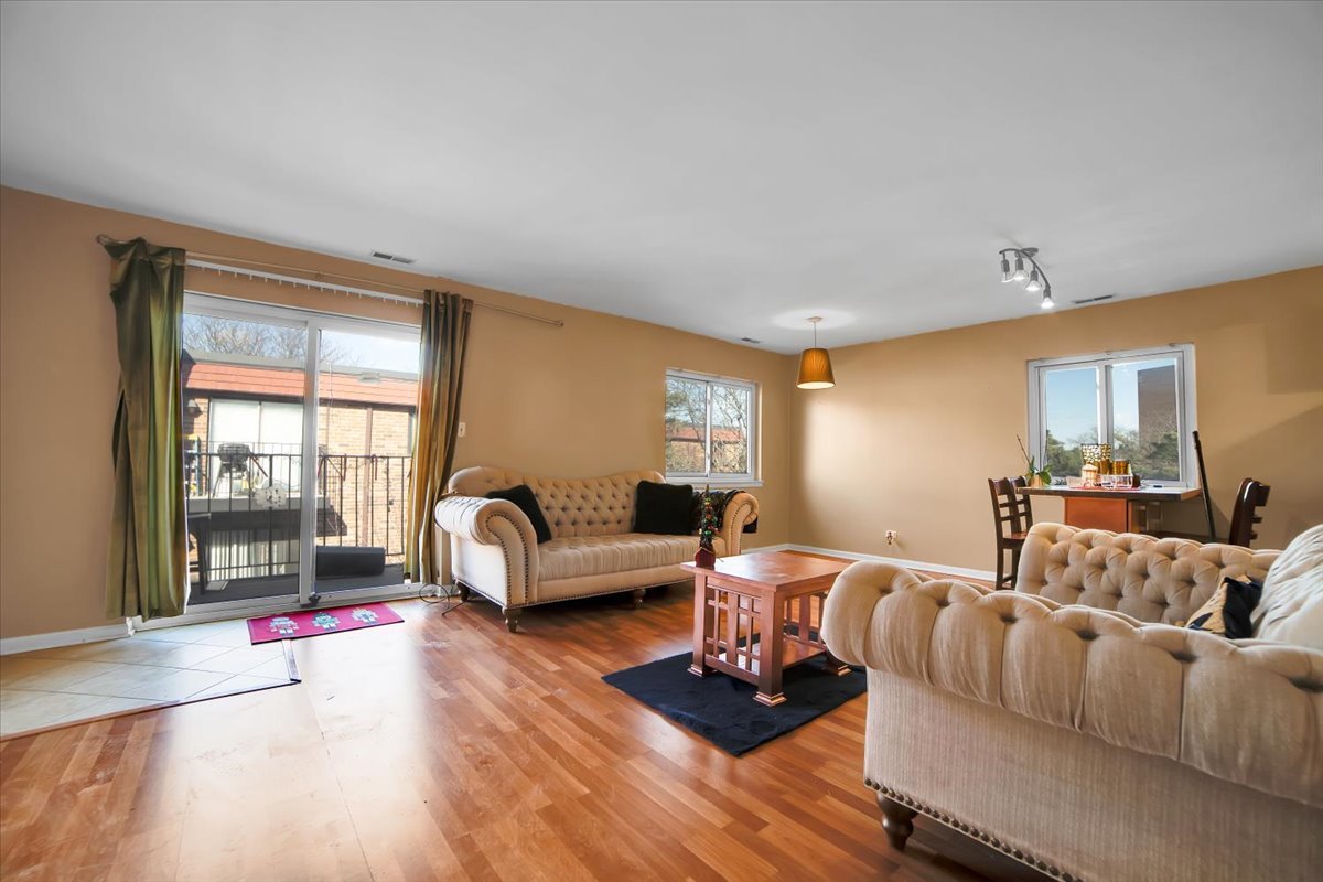 1779 West Algonquin Road, Unit 3A Mount Prospect, IL 60056 - Photo 3 of 28