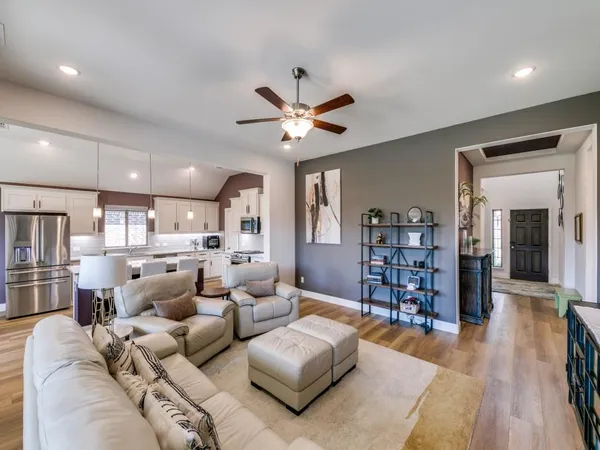 $2,400 | 3305 Fort Street, Royse City, TX 75189
