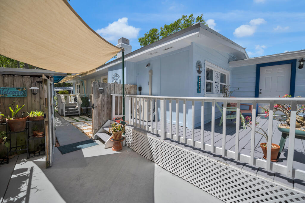 235 Antigua Road Tavernier, FL 33070 - Photo 21 of 48 Front