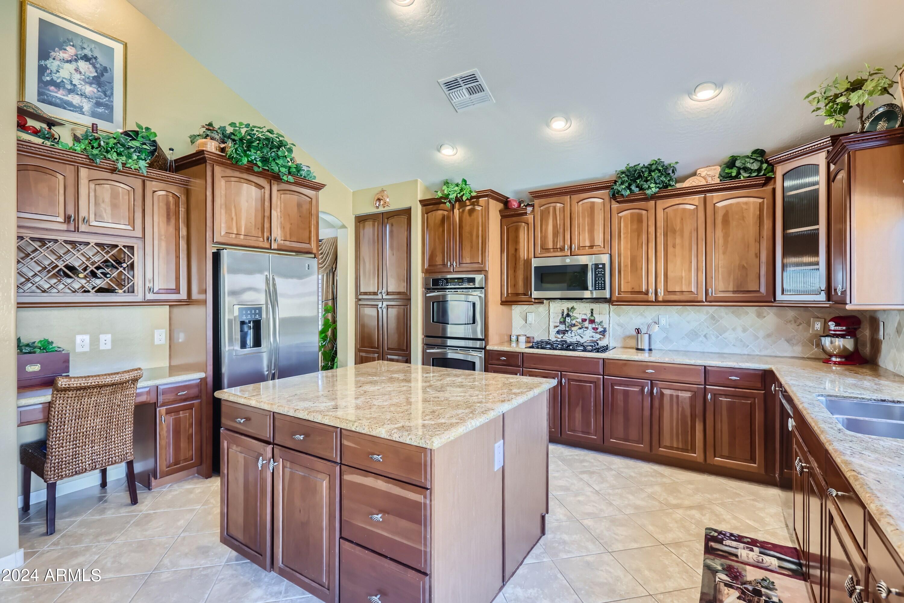 3234 West Rapalo Road Phoenix, AZ 85086 - Photo 13 of 44 Kitchen